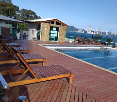 Pioneiros Apartment | LOFT com garagem e piscina Prédio frente MAR