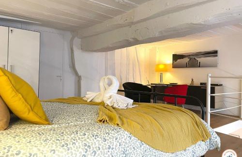 Rouen City Centre Apartment | Loft de l'Artiste - Parking - Standing