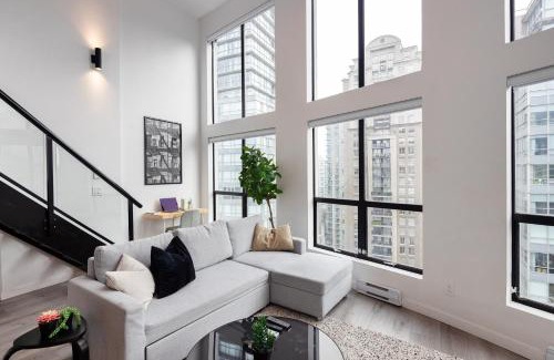 Downtown Vancouver Apartment | Loft in Entertainment District with FREE underground Parking