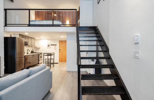 Downtown Vancouver Apartment | Loft in Entertainment District with FREE underground Parking