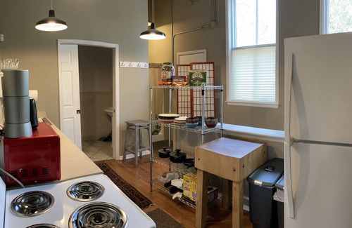 Old North End House | Loft like living 25 foot ceiling walking distance to DNTN