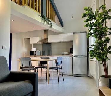 Moret-sur-Loing Apartment | Loft renové avec Mezzanine - Vue sur le Loing - Commerces à pied