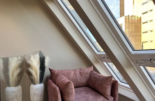 Hackney Apartment | Loft Studio, King Size Bed, Sofa Bed with en-suite Bathroom