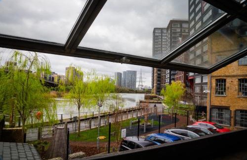 Docklands Apartment | Loft Style Apartment Near O2, Abba Voyage, ExCel