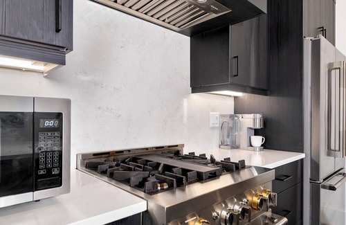 Castleberry Hill Apartment | Loft Style Spacious Lux Apt 203, sleeps 6