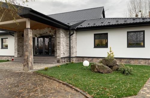 Serednye Hotel | Loft wood