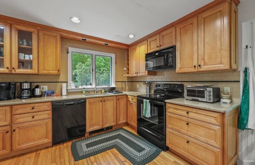 Housatonic House | Lofted Hideaway on Pixley Hill