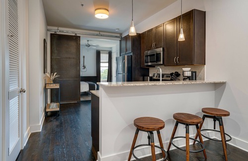 Midtown House | Lofts At 30th - Urban Lodge - Mins to Broadway!