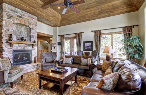 Woodmoor House | Lofty Fox Villa Townhouse