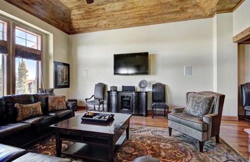 Woodmoor House | Lofty Fox Villa Townhouse