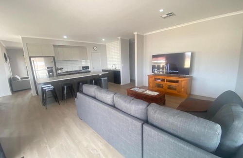 Melville House | Lofty's Shack