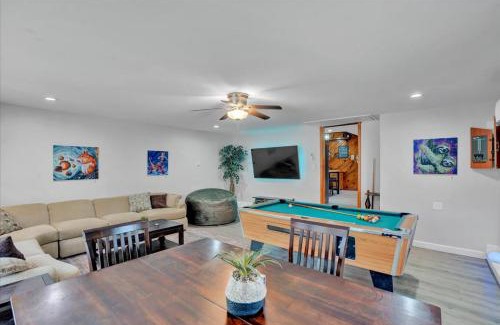 Long Pond House | Log Cabin and Guest House Sleeps 18 2 Game Rooms