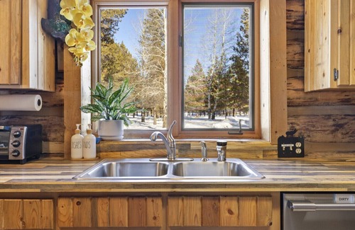Three Rivers Cabin | Log Cabin Bliss! Views, Acres & Easy Access