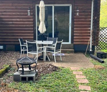 Nashville Apartment | Log Cabin Close to Percy Preist Lake