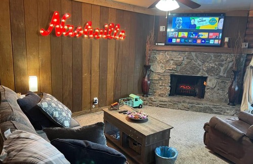 Nashville Apartment | Log Cabin Close to Percy Preist Lake