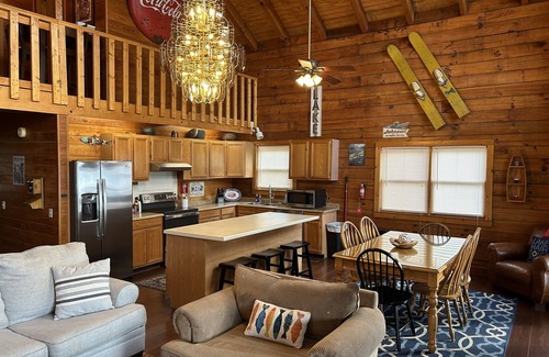 Cordele House | Log Cabin Home * Fantastic Sunsets! * Private Boat Ramp * Big Water * Fiber Wifi