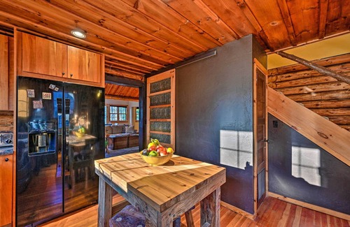 Wilmington Cottage | Log Cabin in Wilmington w/New Hot Tub By Skiing!