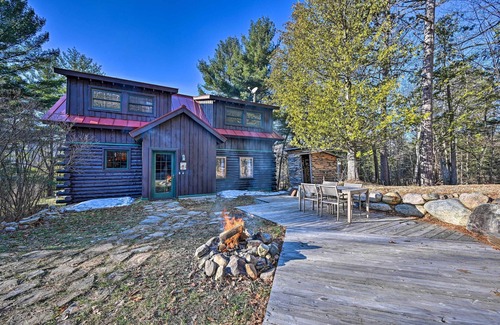 Wilmington Cottage | Log Cabin in Wilmington w/New Hot Tub By Skiing!