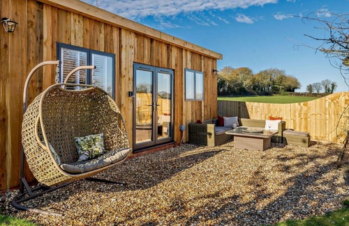 Upton Cheyney Cabin | Log Cabin near Bath with Hottub