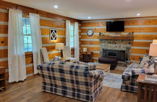 Celina House | Log Cabin near Dale Hollow Dam