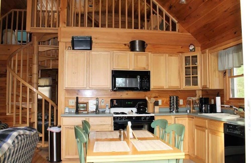 Sullivan House | Log Cabin on Saltwater Cove