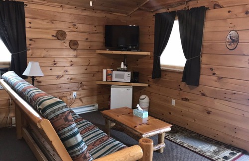 Thompsonville House | Log Cabin. Only minutes from Crystal Mountain!