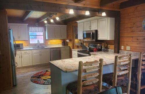 Beaver Cove Cabin | Log Cabin right on Moosehead Lake