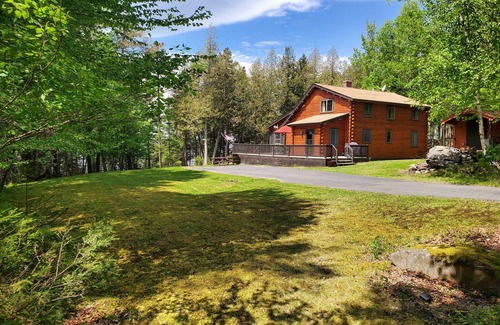 Beaver Cove Cabin | Log Cabin right on Moosehead Lake