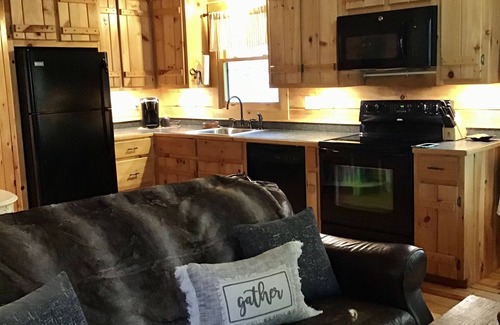 Burnsville Cabin | Log Cabin -*River Front *Kayaks and Tubes* Super Clean*