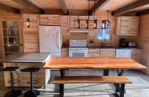 Mauricie Ski Chalet | Log cabin | Spa, river & nature, Mauricie