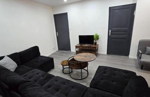 Foix Apartment | Logement entier 120m2 centre Foix -3chambres-2SDB-2wc-Parking gratuit à 1 Minute