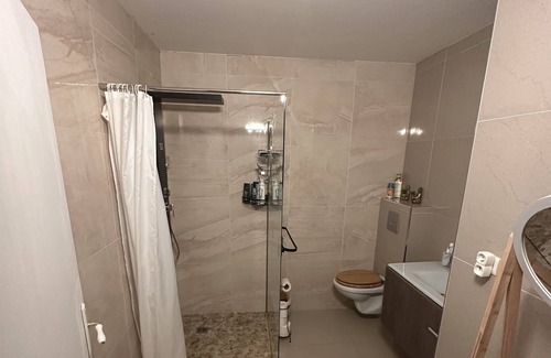 Kehl Apartment | Logement Entier Chic en Maison