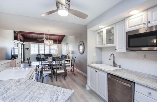 Sanibel House | Loggerhead Cay 553 - gulf view, beach side vacation rental condo
