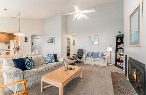 Maple City Apartment | Loggers Run, Unit 42