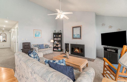 Maple City Apartment | Loggers Run, Unit 42