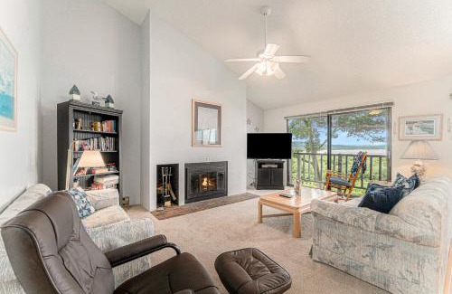 Maple City Apartment | Loggers Run, Unit 42