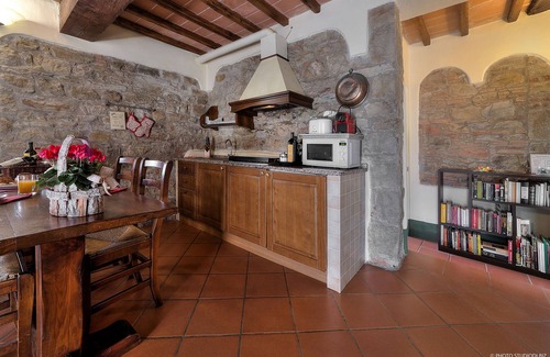 Loro Ciuffenna Apartment | "Loggiato" farmhouse apt, swimming pool, private porch, stunning view