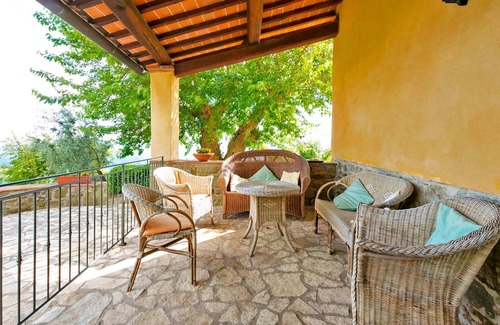 Loro Ciuffenna Apartment | "Loggiato" farmhouse apt, swimming pool, private porch, stunning view