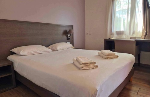 Chateauneuf-du-Rhone Hotel | Logis Hôtel Le Mistral - Restaurant - Montélimar sud