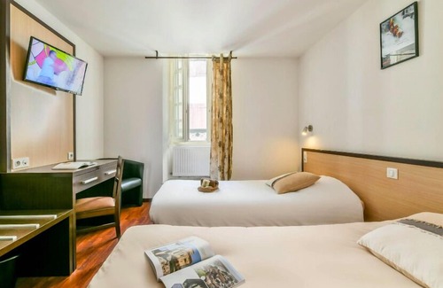 Navarrenx Hotel | Logis Hôtel le Commerce