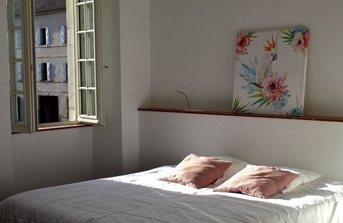 Navarrenx Hotel | Logis Hôtel le Commerce