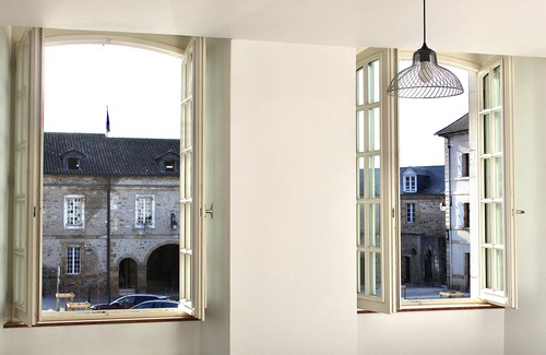 Navarrenx Hotel | Logis Hôtel le Commerce