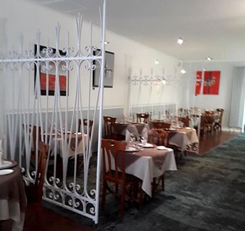 Chauvigny Hotel | Logis Hôtel Le Lion d'Or