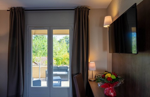 Villie-Morgon Hotel | Logis Hotel Noemys Morgon