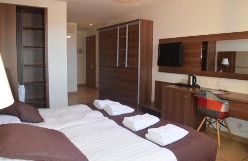 Elne Hotel | Logis Hotel Restaurant Le Cara Sol