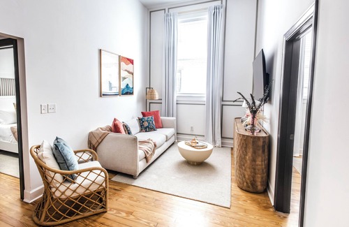 Downtown Charleston Apartment | Lola Suite at 360 King