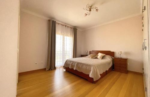Charneca de Caparica e Sobreda House | Lolik Villa