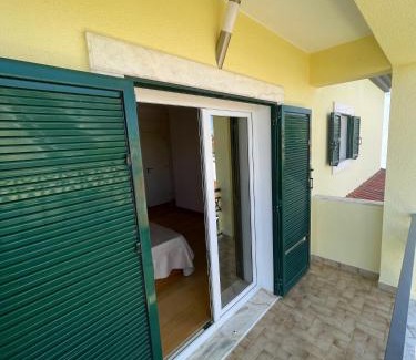 Charneca de Caparica e Sobreda House | Lolik Villa
