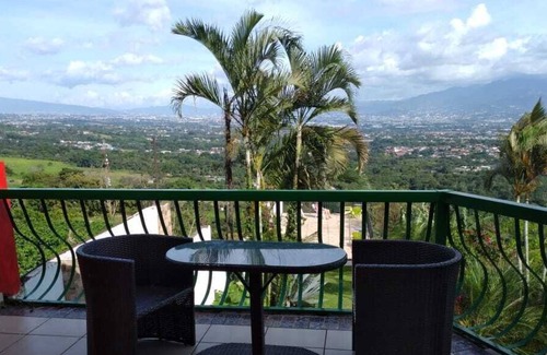 San Isidro Hotel | Loma Tranquila