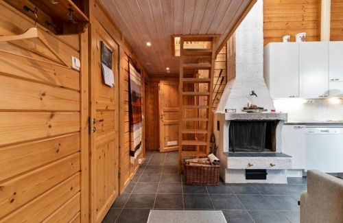 Yllasjarvi House | Lomaylläs Maja, Palovaarankaarre 6 A by Interhome